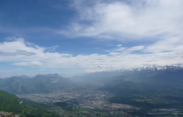 Vue sur Grenoble et la chaine du Mont Blanc au loin
